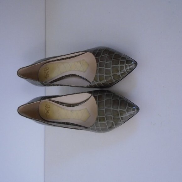 Joan & David olive green heels faux embossed reptile pumps size 8 1/2 M - Picture 9 of 9